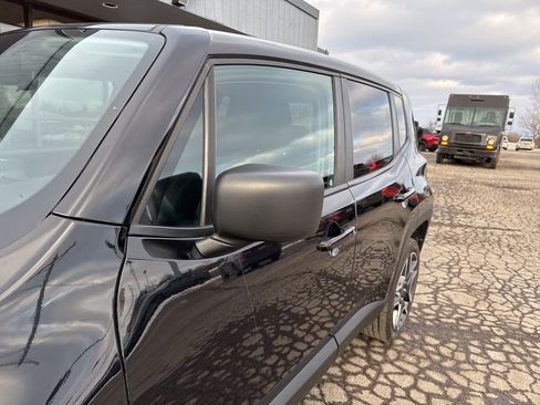 Used 2021 Jeep Renegade Sport image 9