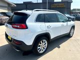 Used 2016 Jeep Cherokee Limited image 3
