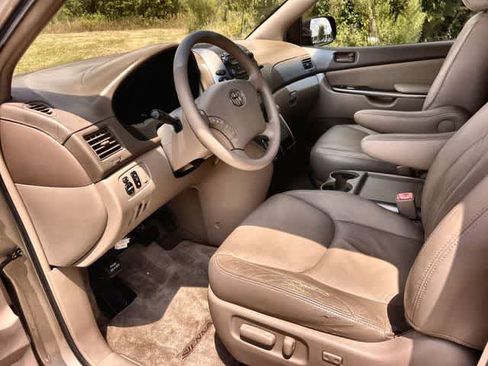 Used 2007 Toyota Sienna LE FWD image 3