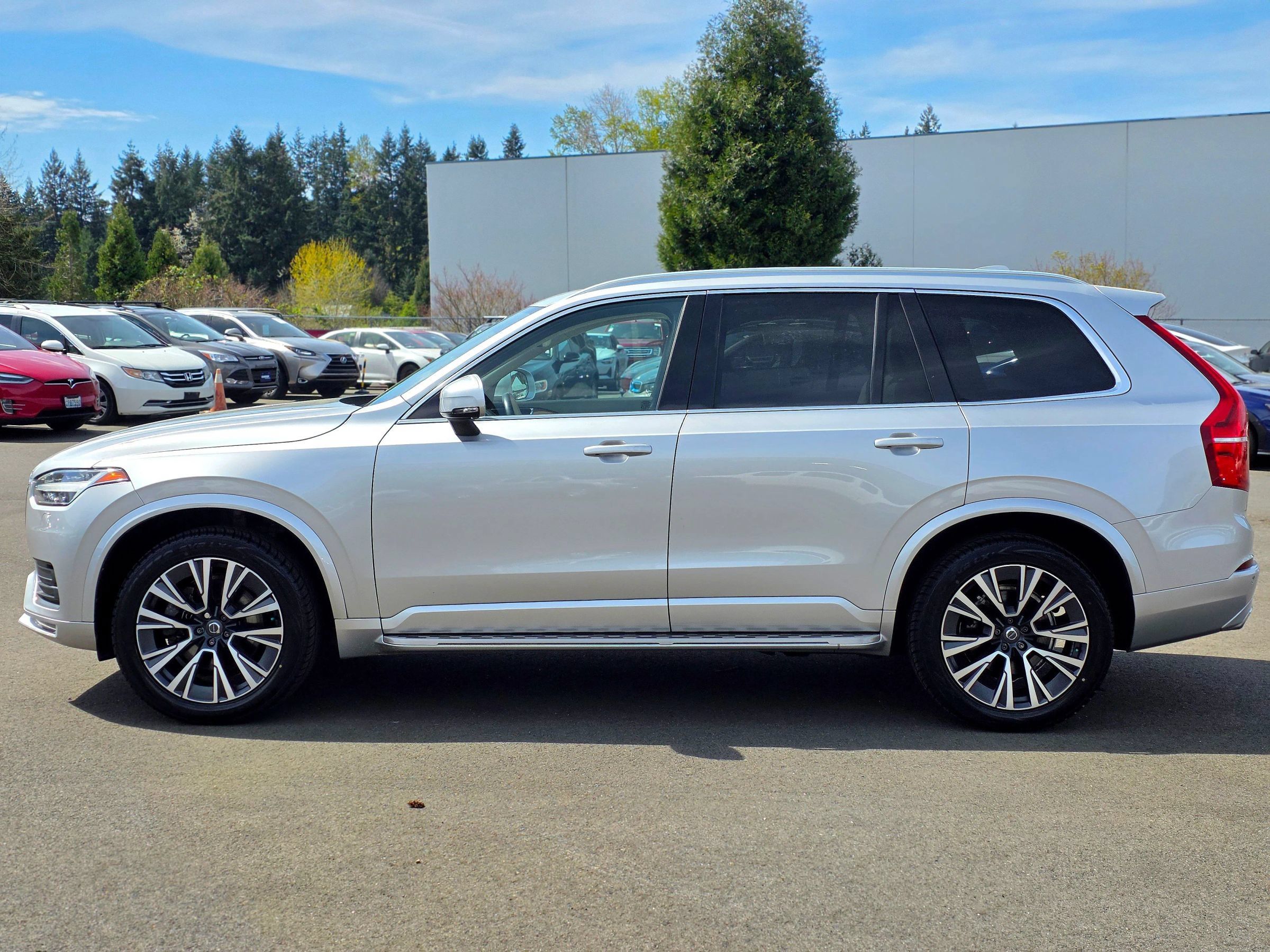Used 2021 Volvo XC90 T6 Momentum AWD/4WD image 4