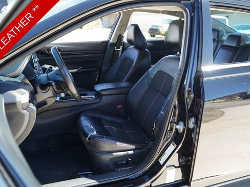 Used 2022 Nissan Altima 2.5 SR w/ Midnight Edition Package image 8