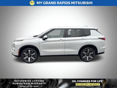 New 2026 Mitsubishi Outlander SE image 4