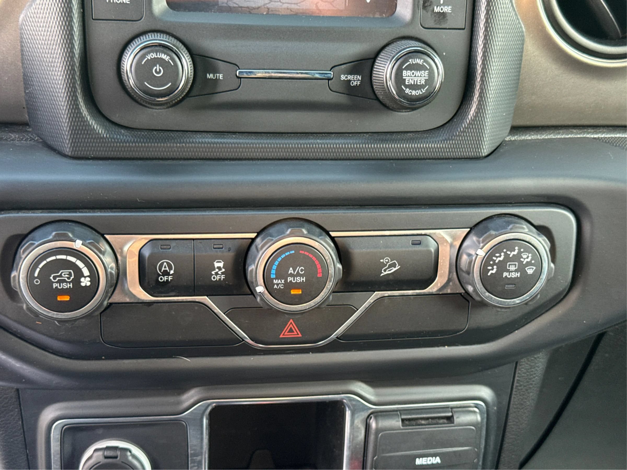 Used 2019 Jeep Wrangler Unlimited Sport AWD/4WD image 27