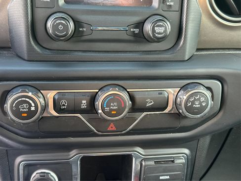 Used 2019 Jeep Wrangler Unlimited Sport AWD/4WD image 27