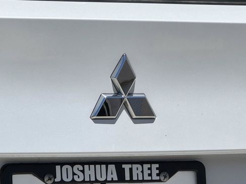 Used 2025 Mitsubishi Outlander SE FWD image 13