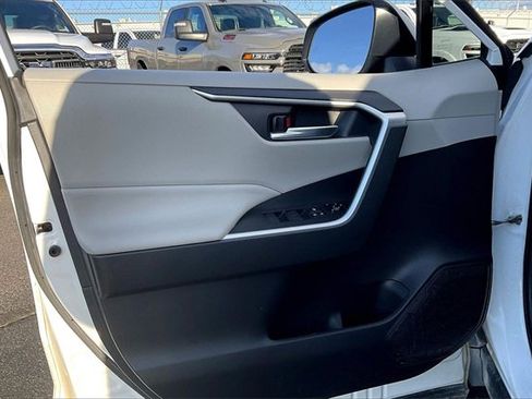 Used 2021 Toyota RAV4 AWD Hybrid image 18