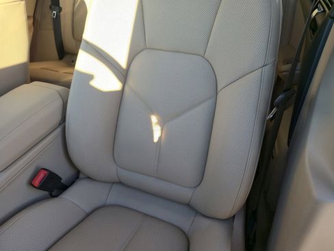 Certified 2025 Porsche Macan image 30