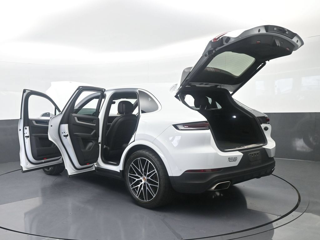 Used 2025 Porsche Cayenne AWD/4WD image 86