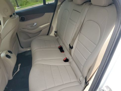 Used 2020 Mercedes-Benz GLC 300 4MATIC image 36