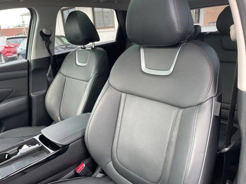Used 2025 Hyundai Tucson Limited AWD/4WD image 9
