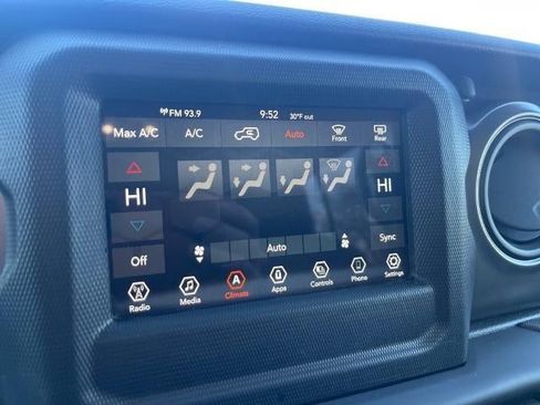 Used 2023 Jeep Wrangler Unlimited image 13