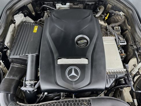 Used 2018 Mercedes-Benz GLC 300 w/ Premium Package image 37