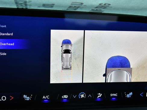 Used 2024 Chevrolet Traverse LT image 24