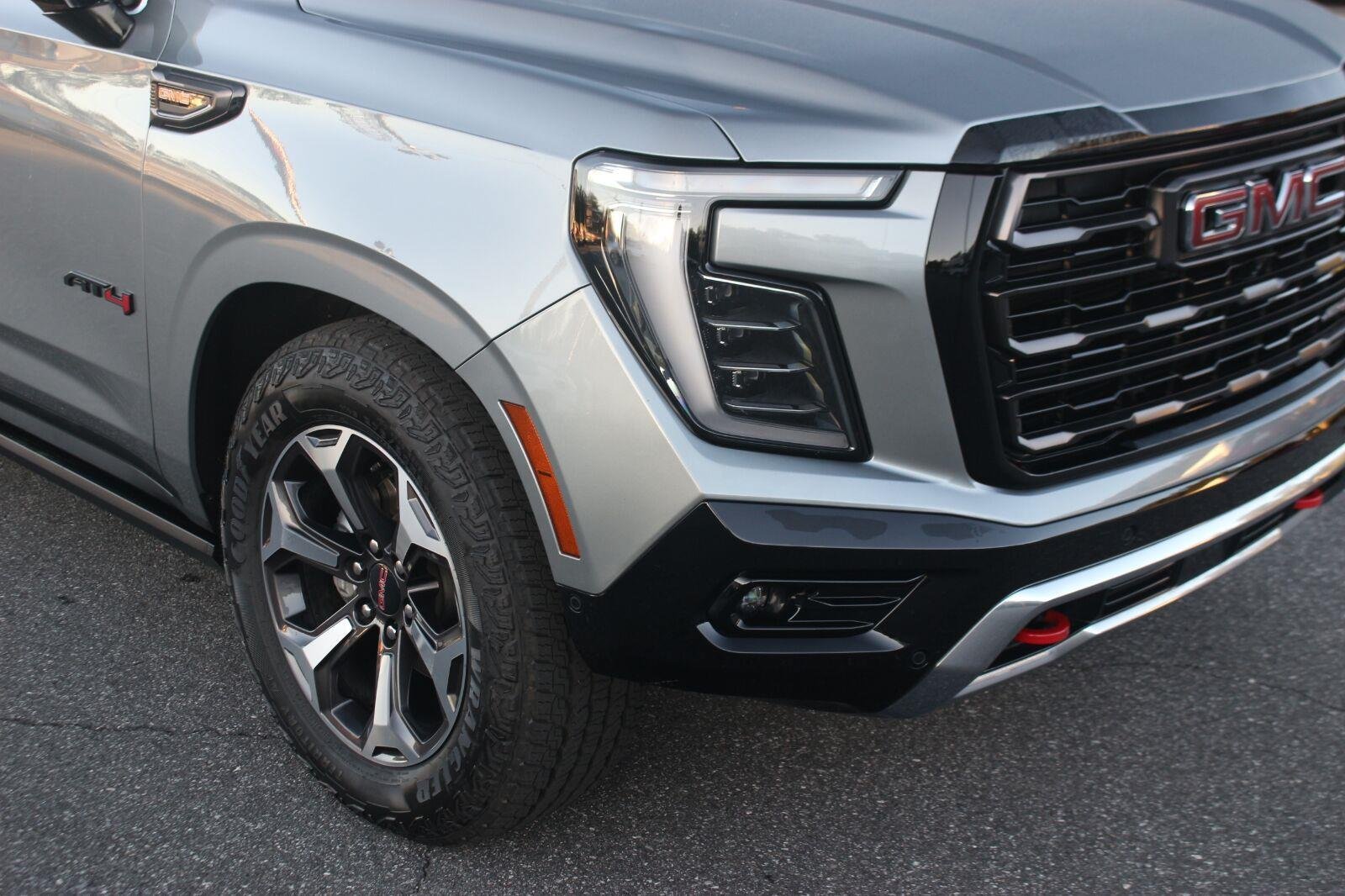 Used 2025 GMC Yukon AT4 Ultimate AWD/4WD image 9