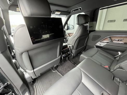 Used 2025 Land Rover Range Rover Long Wheelbase SE image 27