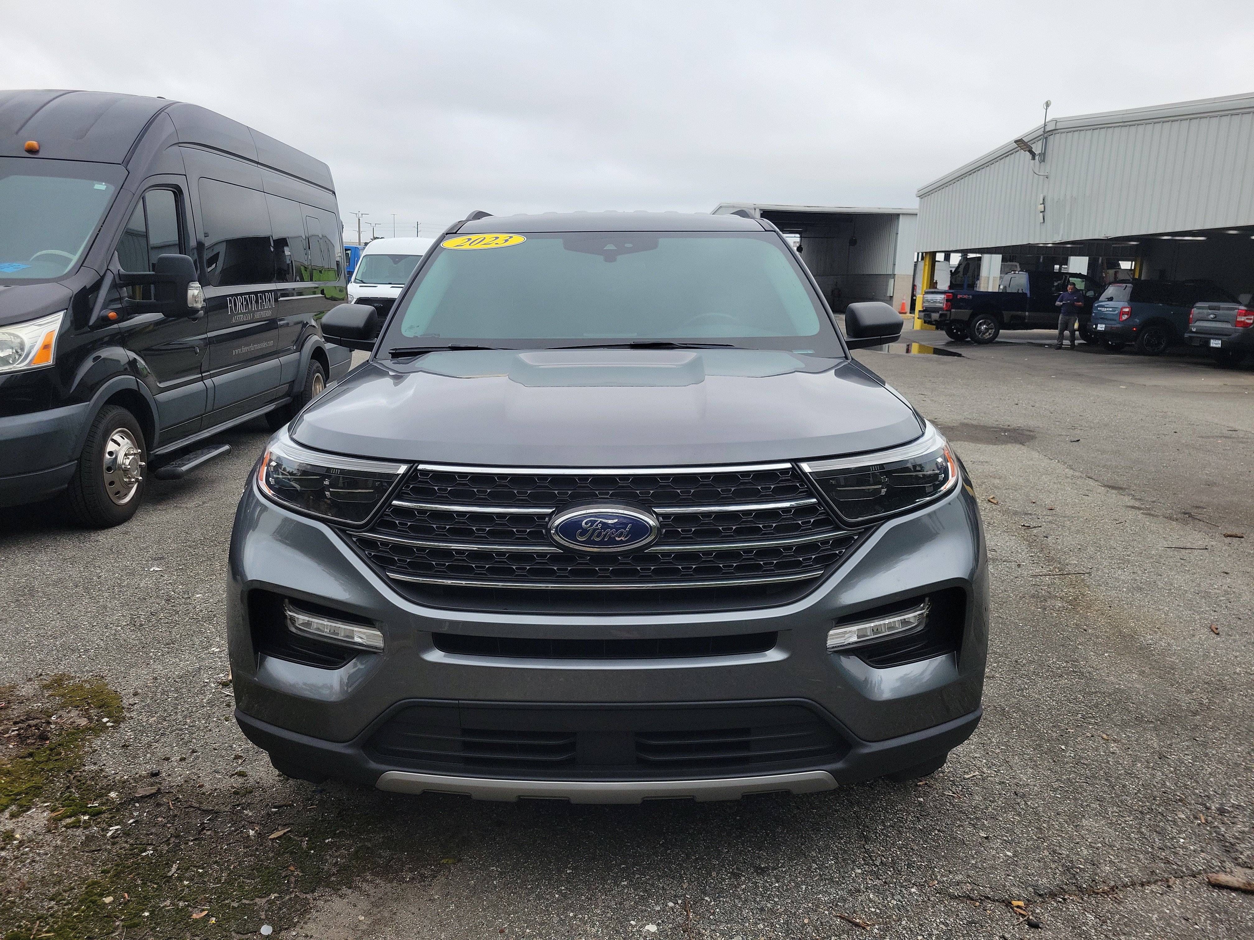Used 2023 Ford Explorer XLT w/ Equipment Group 202A RWD image 2