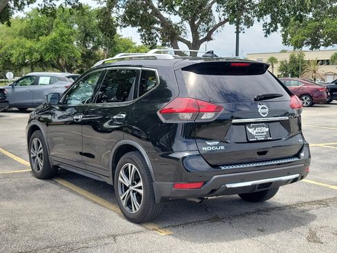 Used 2019 Nissan Rogue SV w/ Premium Package FWD image 3