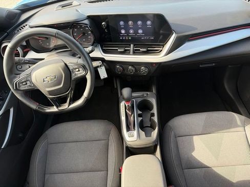 Used 2024 Chevrolet Trax RS w/ Driver Confidence Package FWD image 32