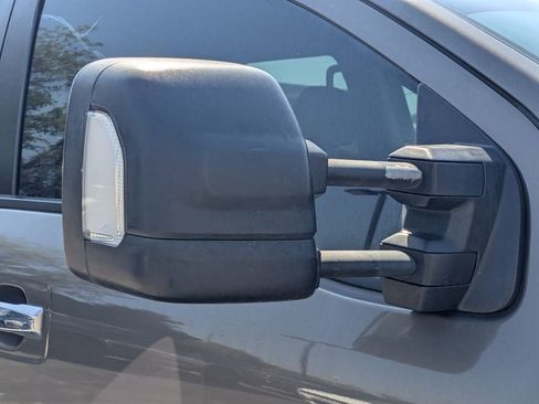 Used 2016 Nissan Titan SV image 11