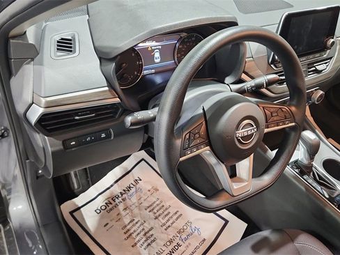 Used 2025 Nissan Altima 2.5 SV image 18