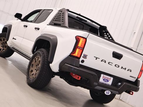 Used 2025 Toyota Tacoma 4x4 Double Cab Hybrid w/ Tow Tech Package image 43