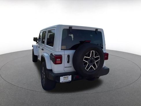 Used 2025 Jeep Wrangler Unlimited Sahara AWD/4WD image 11