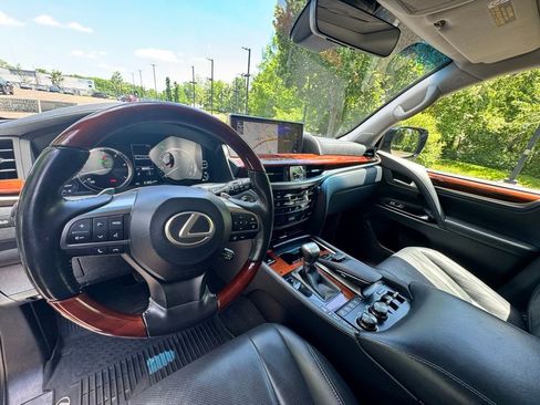 Used 2019 Lexus LX 570 4WD w/ Luxury Package image 8