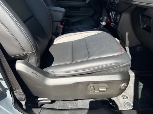 Used 2024 Jeep Gladiator Rubicon w/ Convenience Group image 11