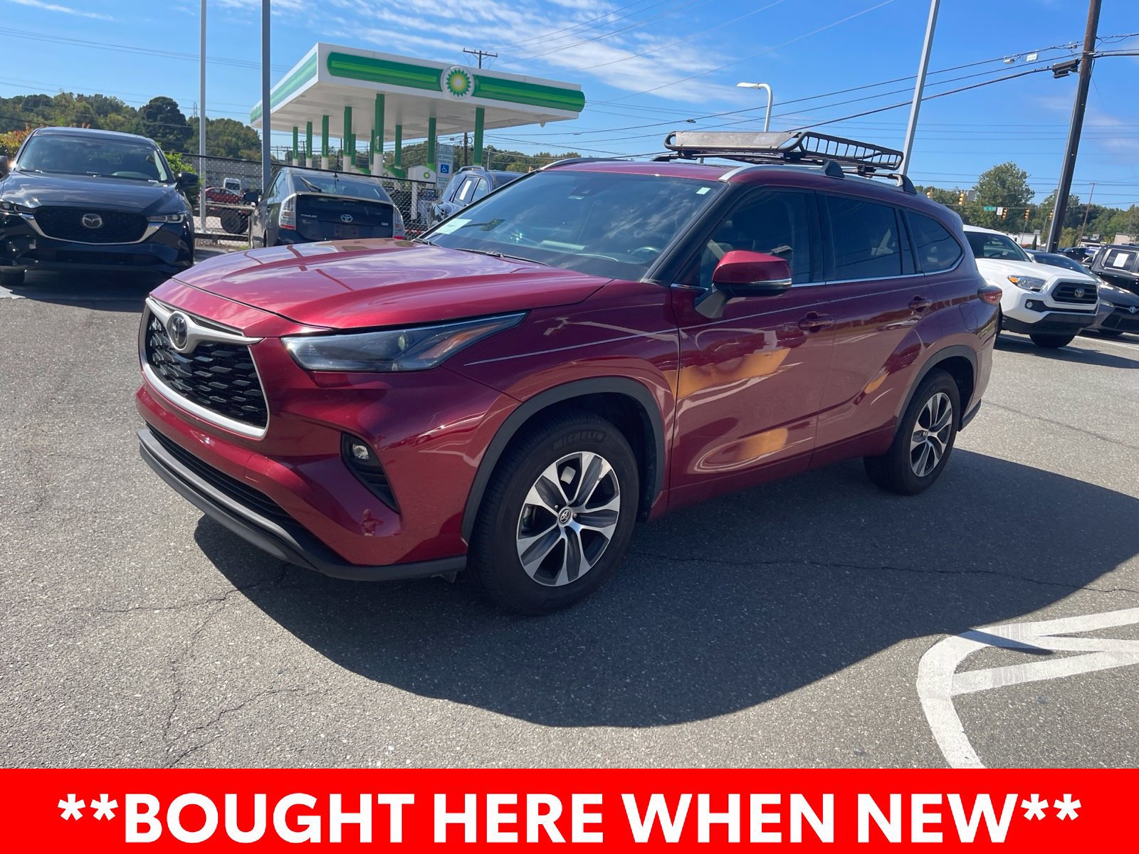 Used 2022 Toyota Highlander XLE FWD image 3