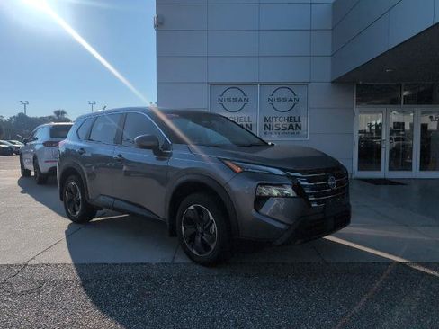 Certified 2025 Nissan Rogue SV FWD image 1