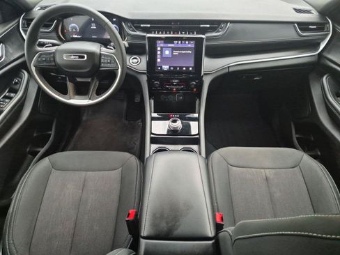 Used 2024 Jeep Grand Cherokee Laredo X RWD image 11
