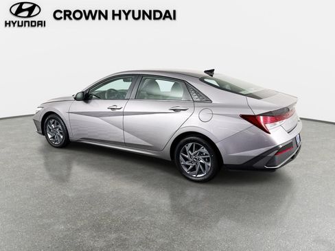 Used 2024 Hyundai Elantra Blue FWD image 8