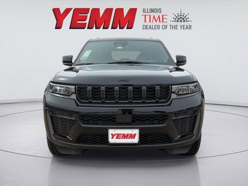 New 2026 Jeep Grand Cherokee Laredo image 3