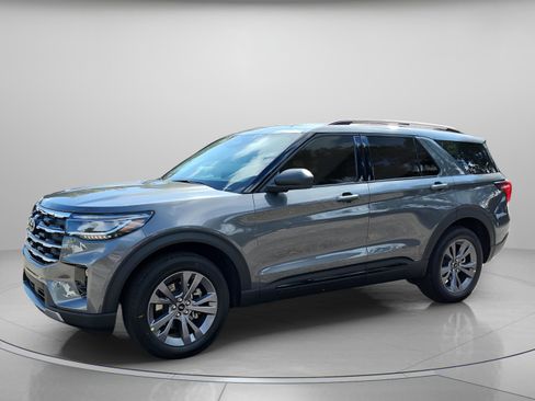 New 2026 Ford Explorer Active w/ Active Comfort Package image 2