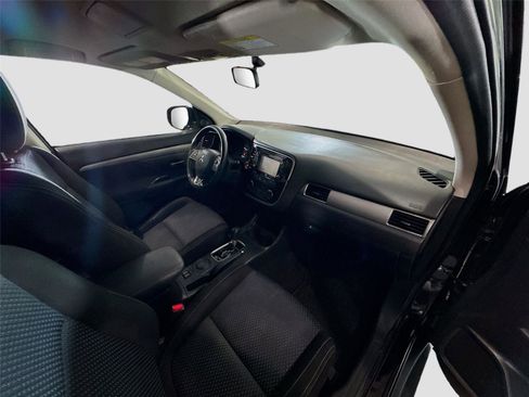 Used 2016 Mitsubishi Outlander SE image 13