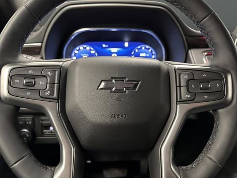 Used 2023 Chevrolet Suburban Z71 w/ Luxury Package image 18