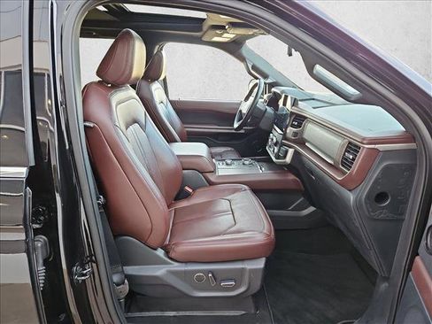 Used 2023 Ford Expedition Limited image 24