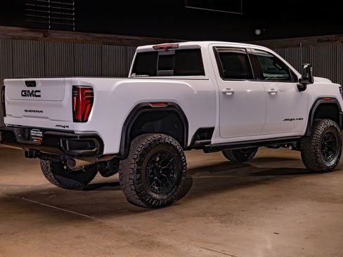 Used 2024 GMC Sierra 2500 AT4X AWD/4WD image 10