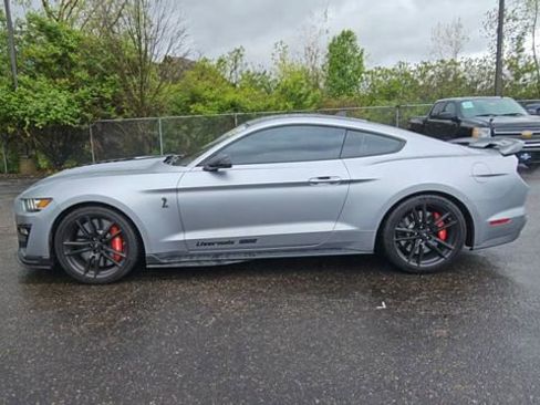 Used 2020 Ford Mustang Shelby GT500 w/ Technology Package RWD image 5