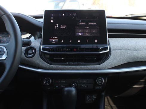 Used 2024 Jeep Compass Latitude image 12