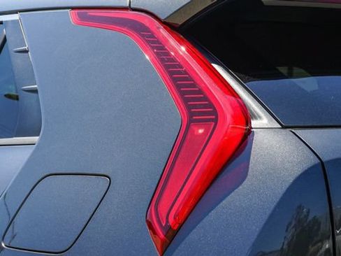 Used 2025 Kia Niro EX FWD image 11