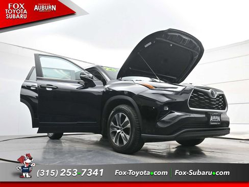 Used 2023 Toyota Highlander XLE AWD/4WD image 37