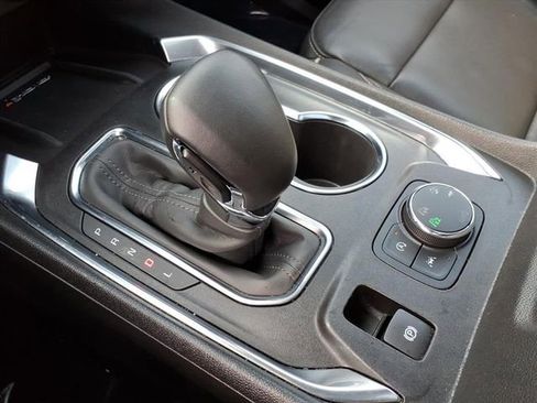 Used 2023 Chevrolet Traverse Premier w/ Redline Edition image 27