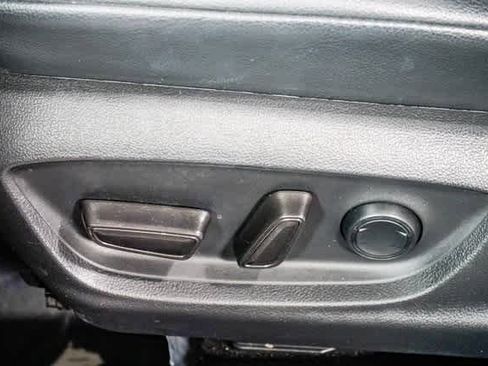 Certified 2020 Toyota Camry SE image 20