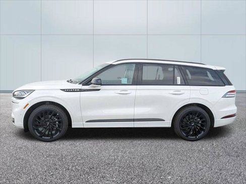 Used 2023 Lincoln Aviator Reserve w/ Equipment Group 201A AWD/4WD image 3