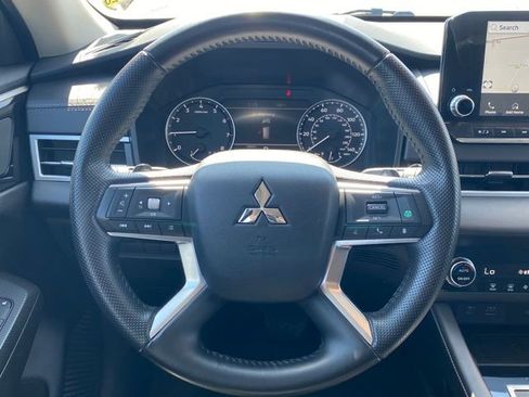 Used 2024 Mitsubishi Outlander SE Black Edition image 8