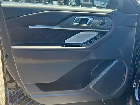 Certified 2025 Ford Explorer Platinum w/ Ultimate Package AWD/4WD image 18