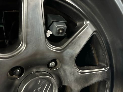 Used 2017 Jeep Wrangler Unlimited Rubicon w/ Connectivity Group image 11