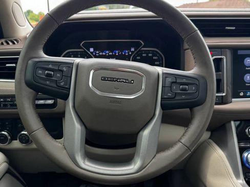 Used 2021 GMC Yukon XL Denali w/ Denali Premium Package AWD/4WD image 36