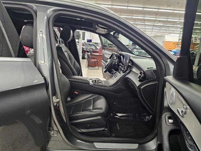 Used 2019 Mercedes-Benz GLC 350e 4MATIC image 32